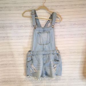 Love Tree Denim Distressed Frayed Edge Short Overalls, size Large